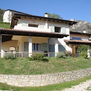  Ferienhaus 56 Blu Yellow And Red View Garden Private Parking By Garda Domus Mea